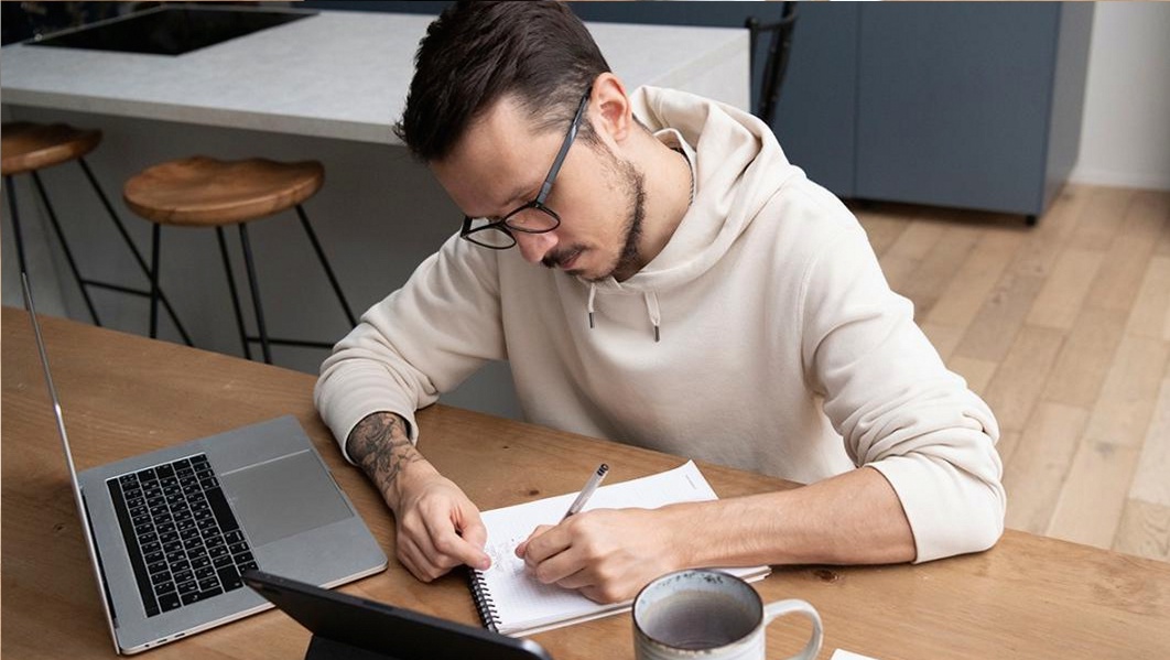 Sesión de meditación guiada en grupo
